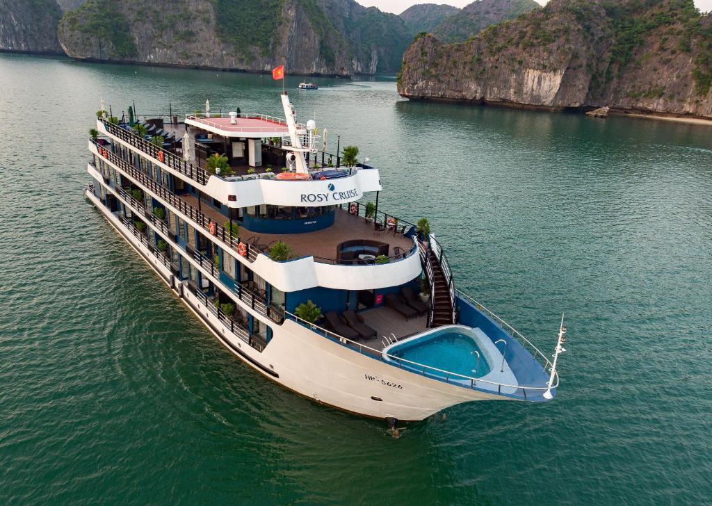 ROSY CRUISE 