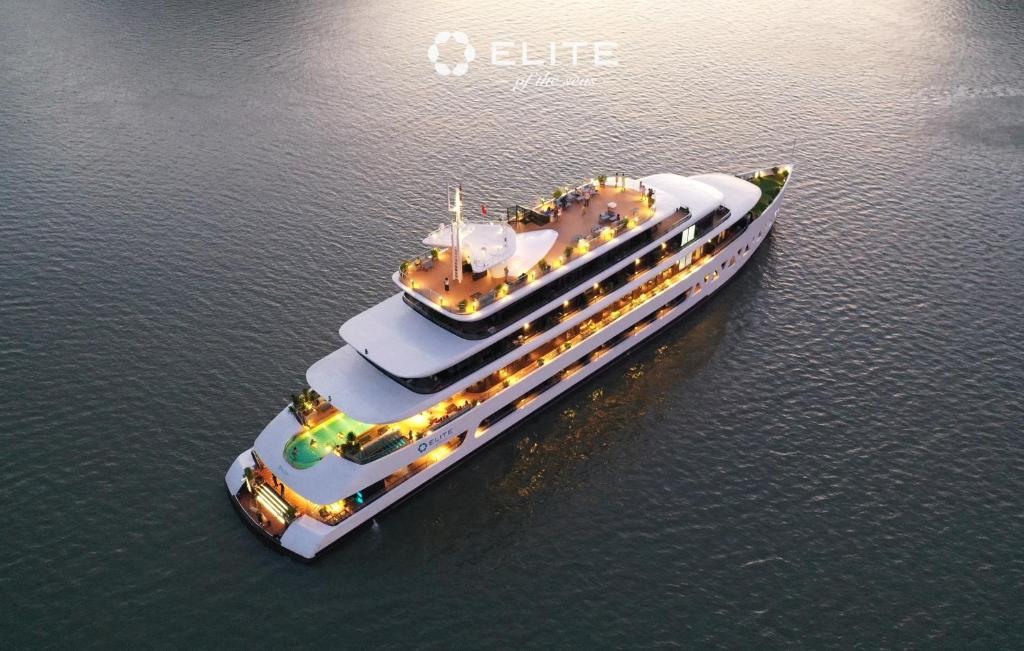 ELITE OF THE SEA  